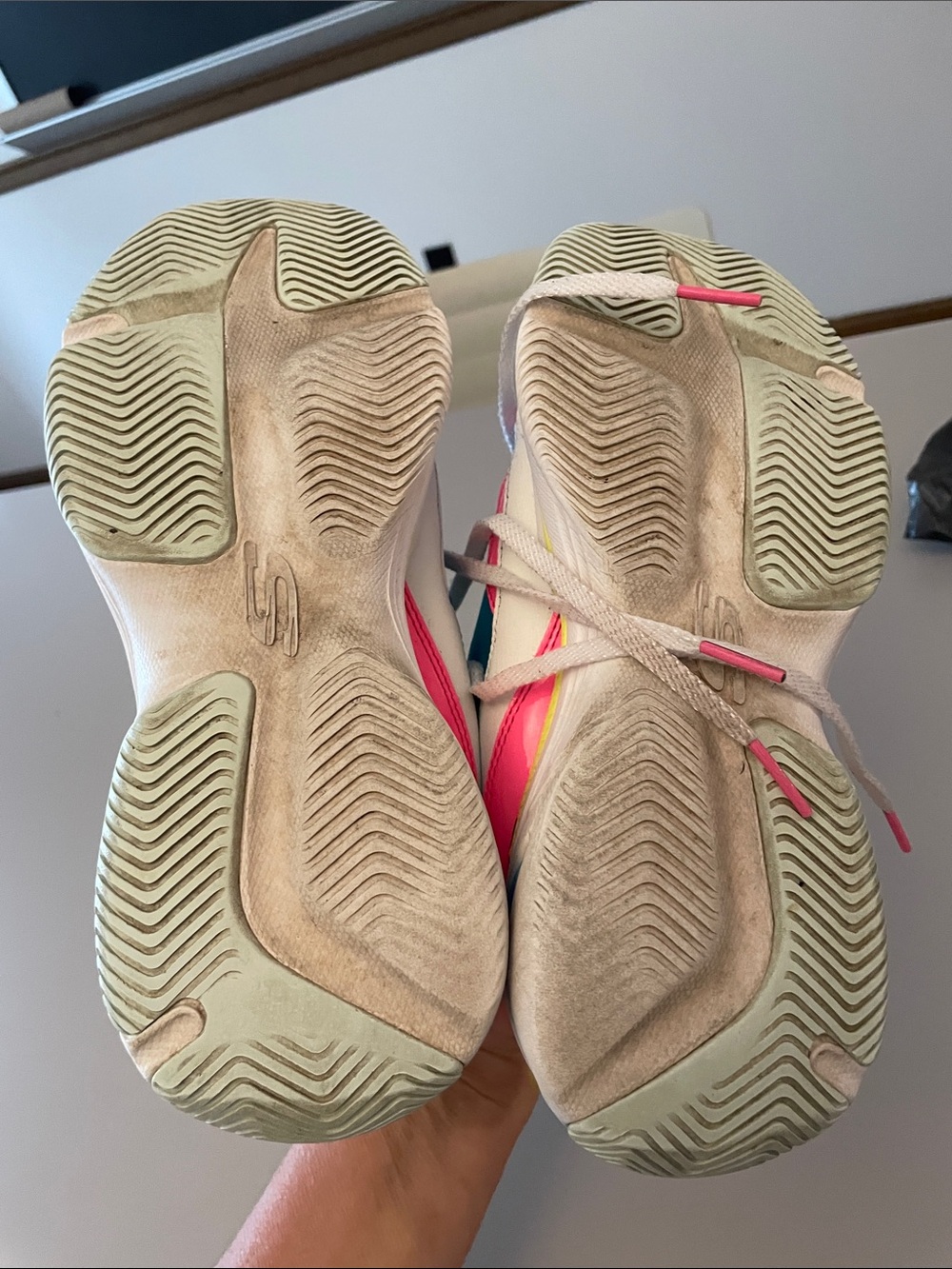 Sneakers - Picture 4 of 7